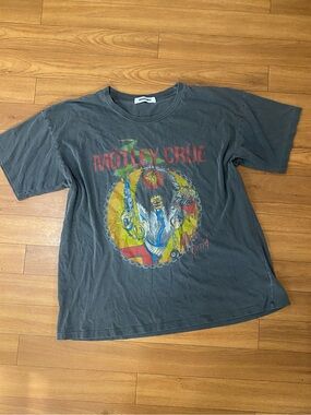 Daydreamer Charcoal Gray Graphic Tee | Motley Crue | Size medium